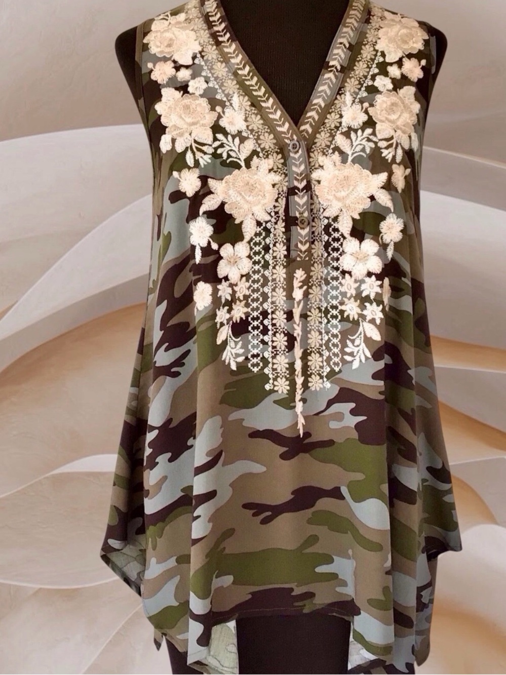 SAVANNA JANE (M) Sleeveless CAMO Top EMBROIDERED Bohemian NEW WITH TAG! 16.00